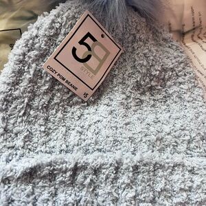 Cozy Pom Beanie - Light Blue